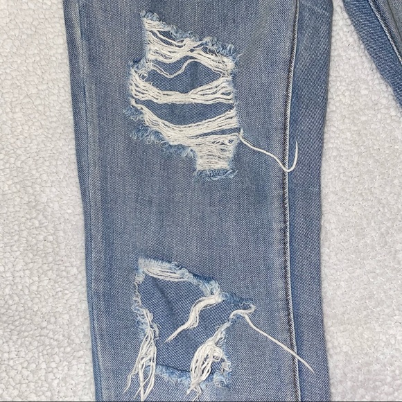 BRANDY MELVILLE LIGHT WASH DISTRESSED BOYFRIEND JEANS - Picture 5 of 9